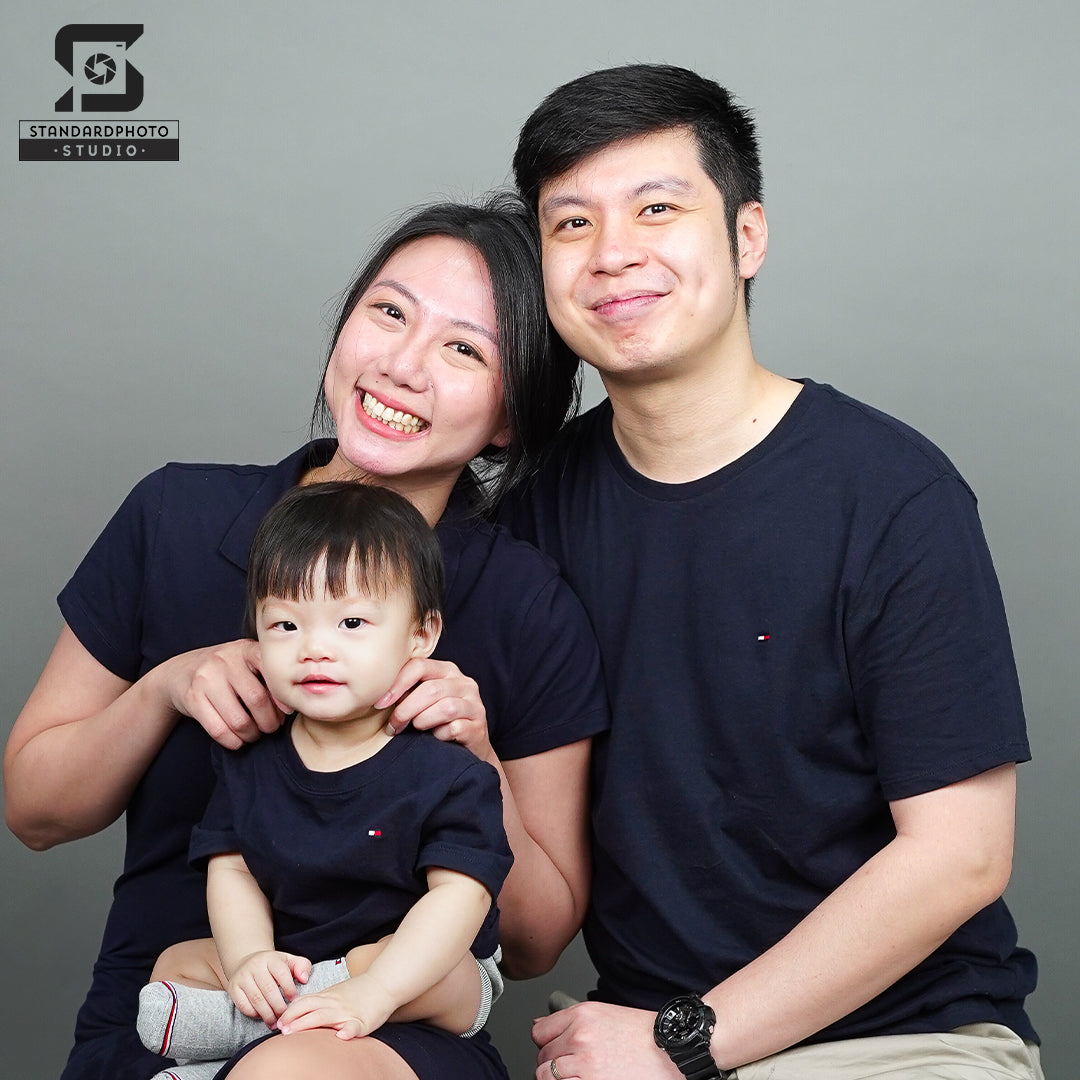 Standard Photo Colour Studio Family Young Kid Portrait