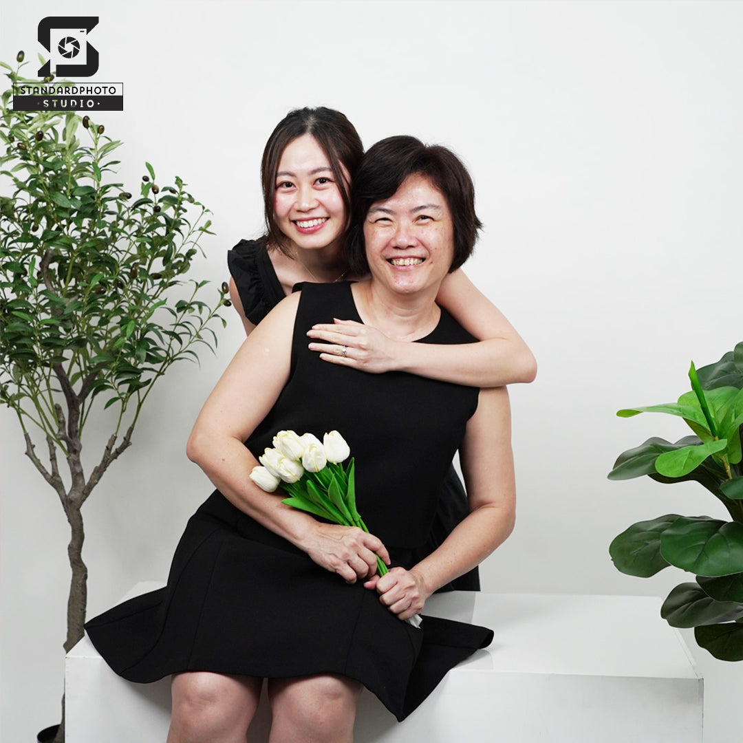 Standard Photo Colour Studio Mother Daughter Flower Portrait Mothers' Day Photoshoot